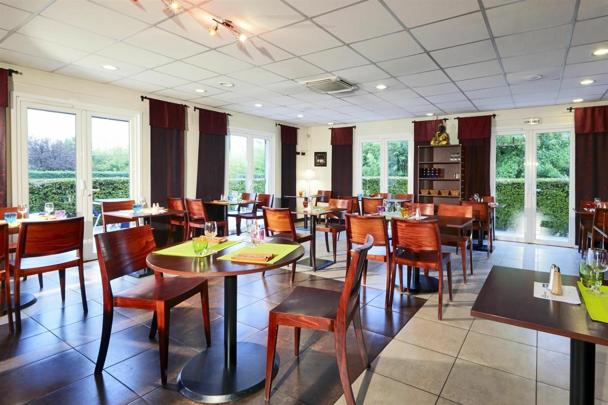 Kyriad Libourne Saint Emilion Exterior foto